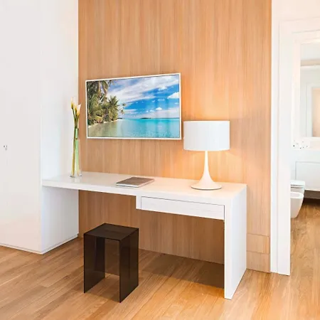 לינה וארוחת בוקר Dilman Luxury בארי
