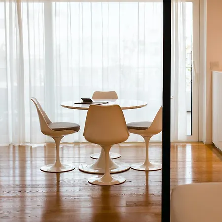 לינה וארוחת בוקר Dilman Luxury בארי