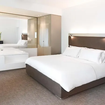 לינה וארוחת בוקר Dilman Luxury 4*