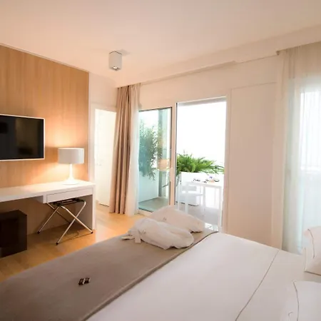 Dilman Luxury Bed & Breakfast 4*