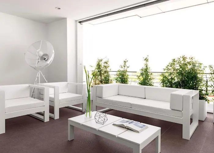 לינה וארוחת בוקר Dilman Luxury 4*