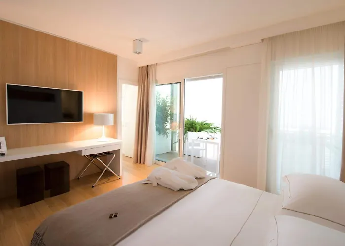 Dilman Luxury Bed and Breakfast 4*
