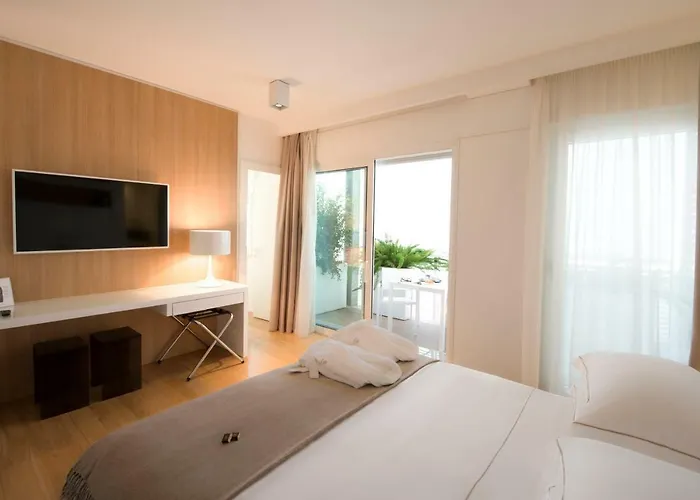 לינה וארוחת בוקר Dilman Luxury בארי